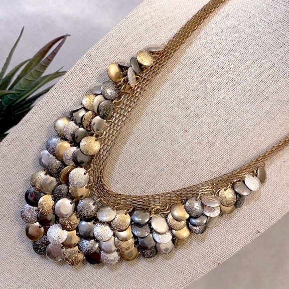🤍Mixed Metal Tones Bib Necklace - Picture 2 of 7
